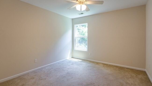 Building Photo - 4 Bedroom 2.5 Bath House in Sophia Landing...