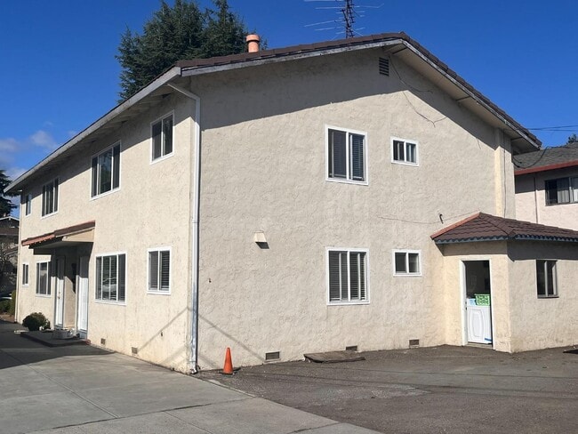 Building Photo - 1564 Quebec Ct