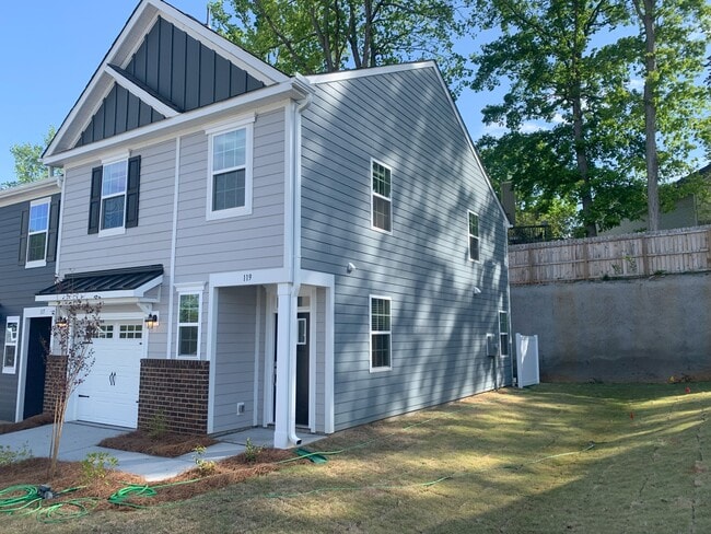 Building Photo - 400 Trailblazer Dr