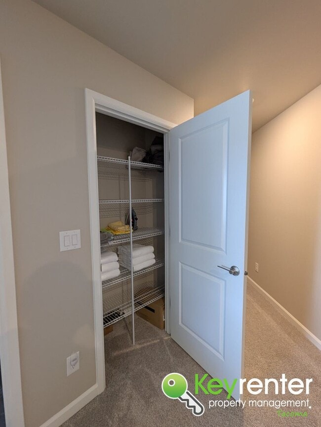 Building Photo - Spacious Northeast Tacoma 3 Bedroom Home for Rent Near Browns Point