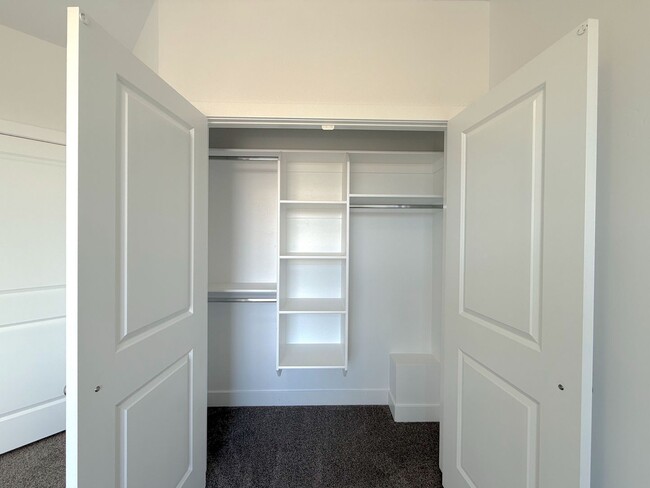 Building Photo - Brand New 3 bed, 2.5 Bath 1 car garage Townhome