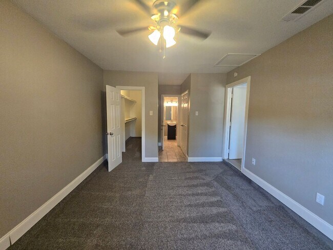 Building Photo - 1801 Archery Ln