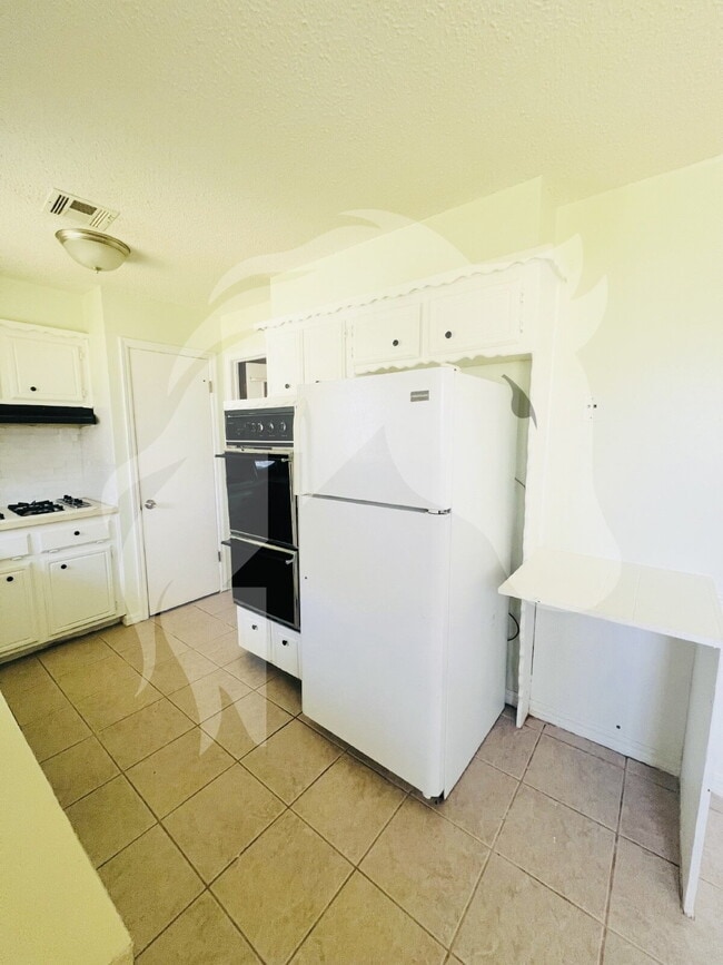 Building Photo - 840 N Windermere Dr