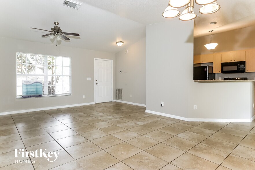 Building Photo - 3201 SW Collings Dr