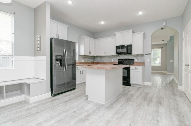 Building Photo - 1511 Whitewater Falls Dr