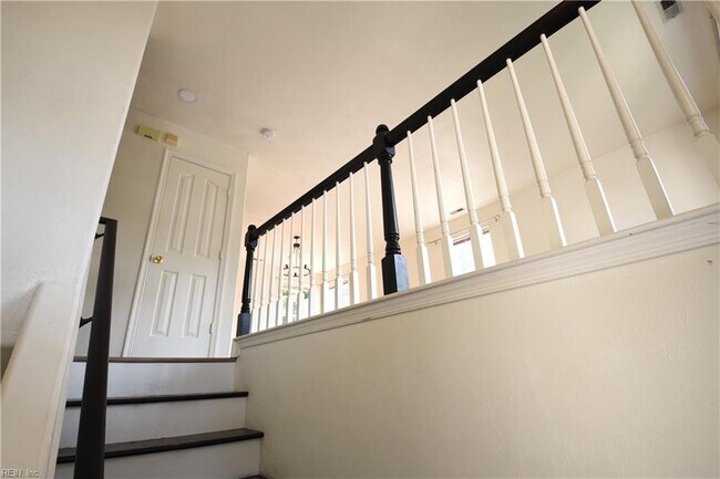 Building Photo - 1109 Lady Ashley Dr
