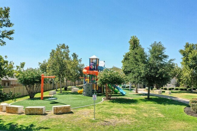 Building Photo - 717 Xanadu Dr