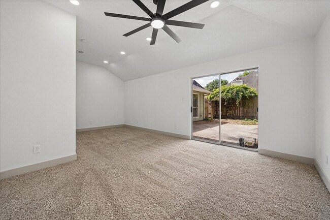 Building Photo - 9214 Grandview Park Dr