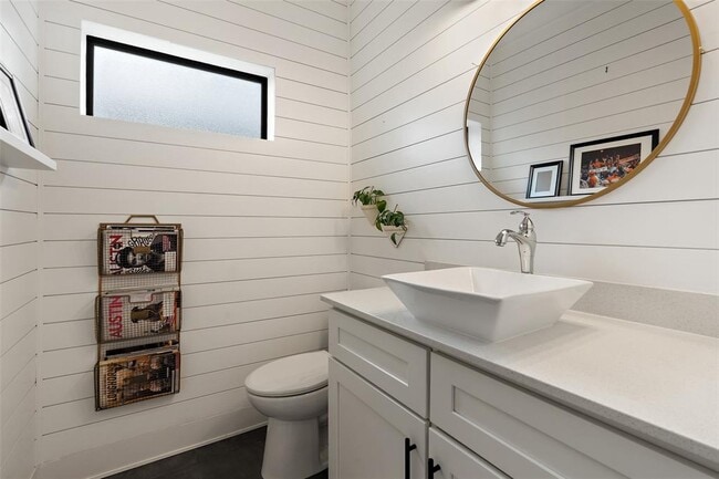 Building Photo - 2917 E 13th St