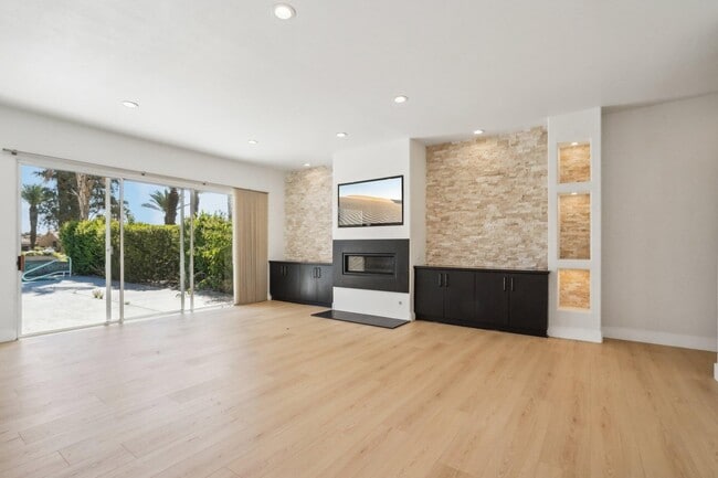 Building Photo - 48 Oak Tree Dr
