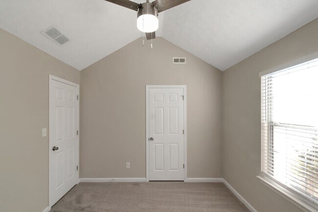 Building Photo - Charming 3BR/2BA Ranch Home in Stockbridge!