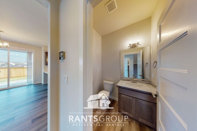 Building Photo - Beautiful Steilacoom Ridge Home! Easy freeway access!