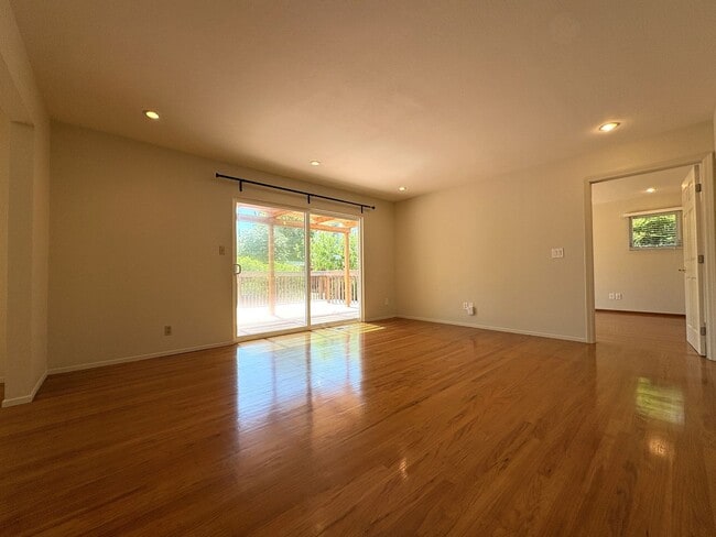 Building Photo - Charming Palo Alto Home with Beautiful Lan...