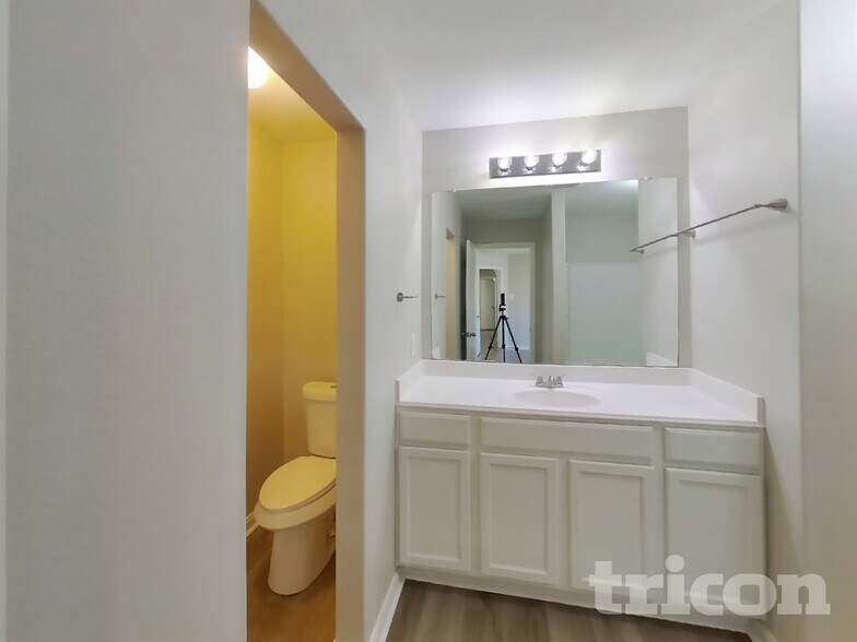 Building Photo - 1026 Barrymore Ln