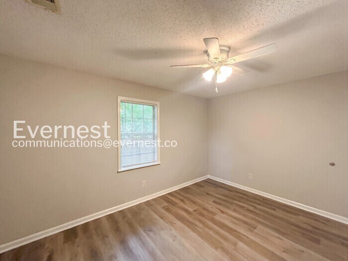 Building Photo - 5884 Caroline Dr