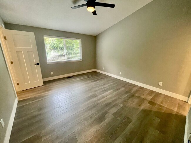 Building Photo - Beautifully Remodeled 3bd/2bath Hillsboro ...