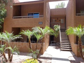 Building Photo - 2625 E Indian School Rd