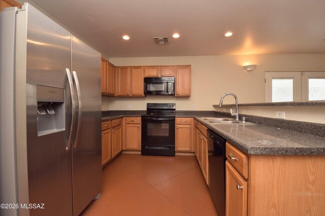 Building Photo - 203 S Cherry Ave