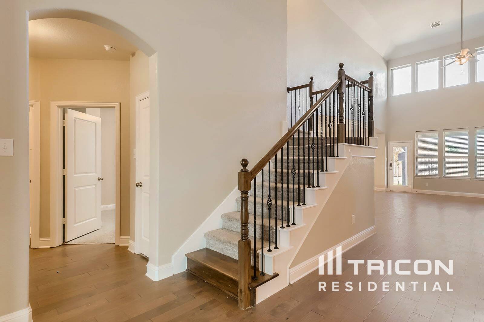 Building Photo - 319 S Hill Dr