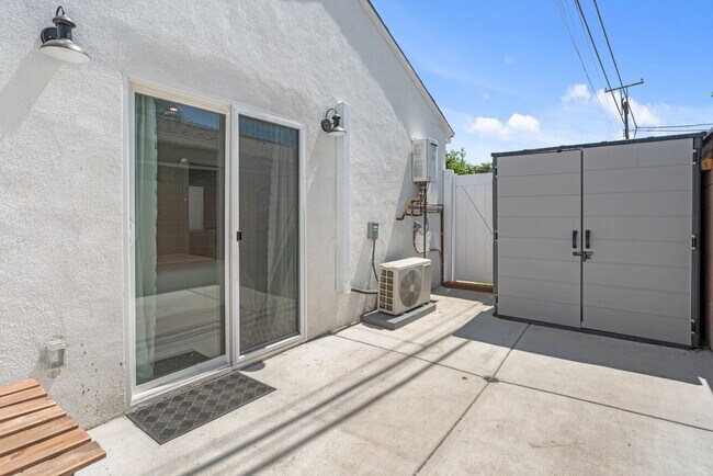 Building Photo - 11106 Saragosa St
