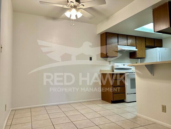 Building Photo - 1111 E University Dr