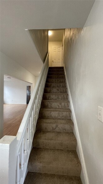 Building Photo - 319 N Balph Ave