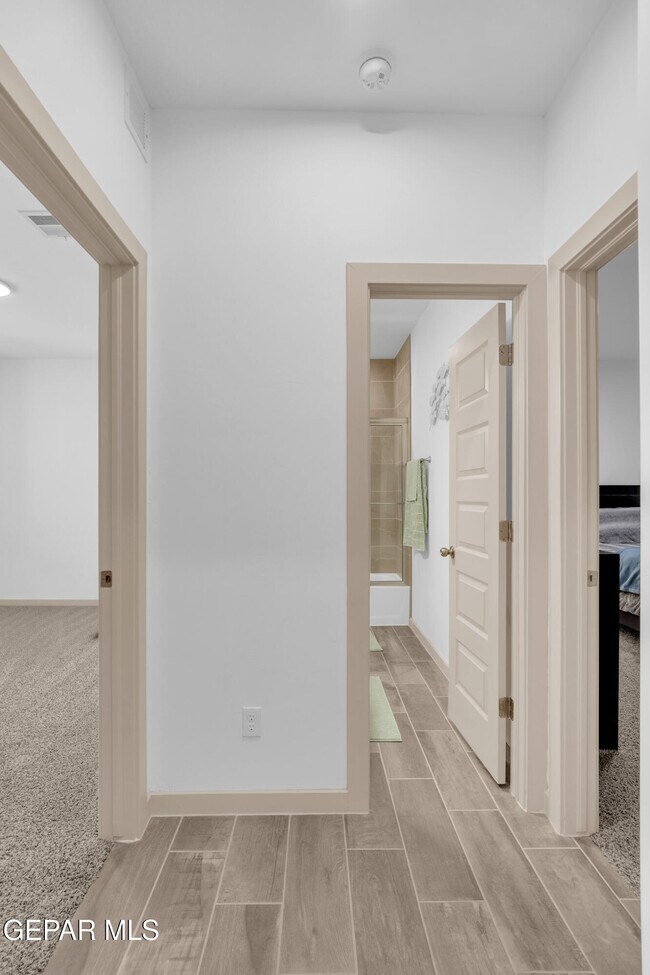 Building Photo - 12614 Amesbury