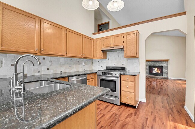 Building Photo - $3,050.00, 4 bed, 3 bath, located in Auror...