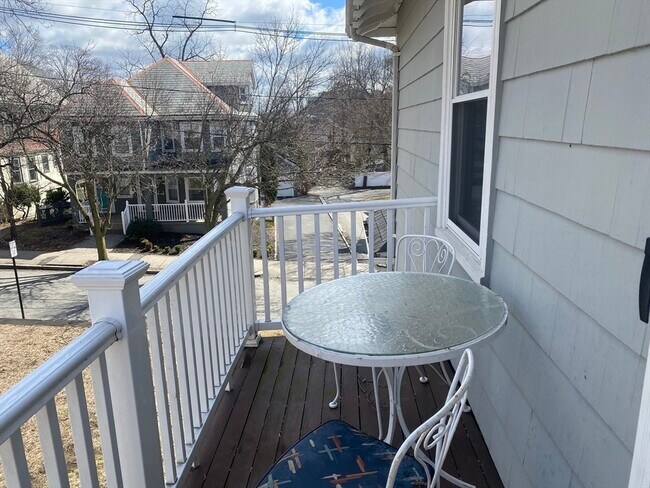 Building Photo - 93 Jewett St