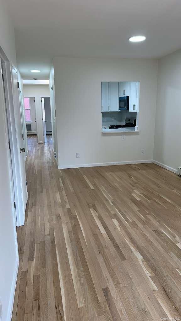 Building Photo - 905 E 178th St