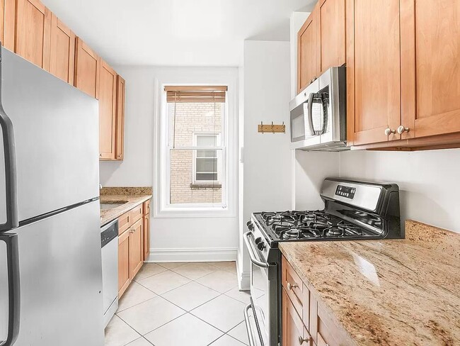 Building Photo - 811 Walton Ave