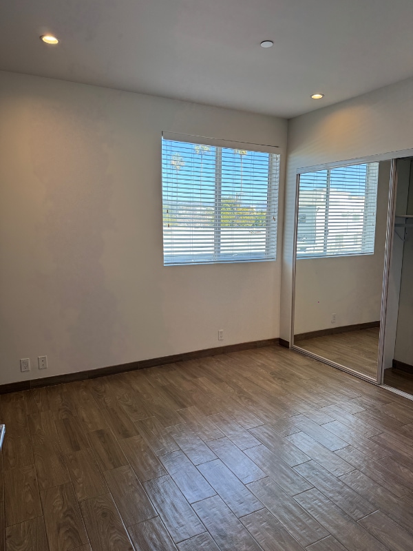 Building Photo - 953 Normandie Ave