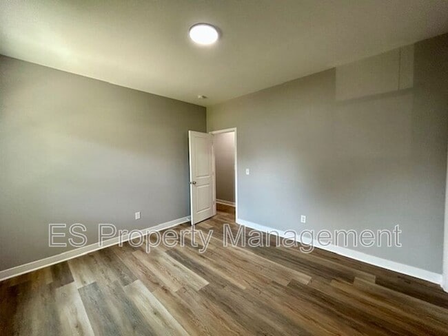 Building Photo - 321 N Kealing Ave