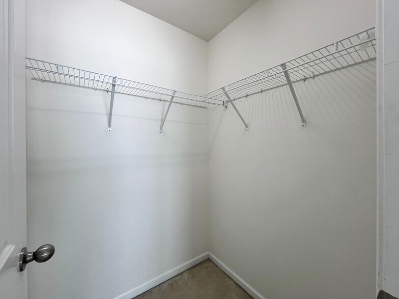 Building Photo - 9938 Sweet Basil Dr