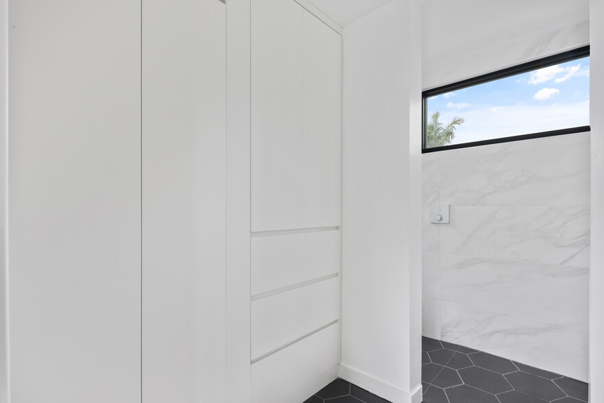 W/D and Closet - 144 S Wilton Pl