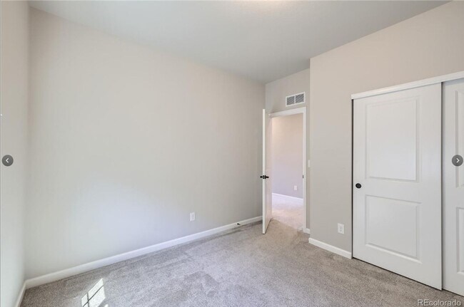 Building Photo - Long Realty & Property Management - Beauti...