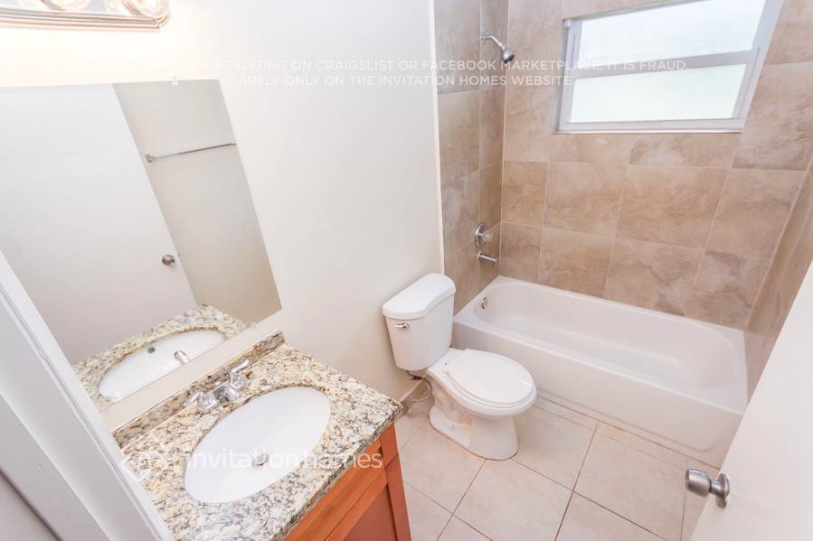 Building Photo - 1055 SW 4th Ave