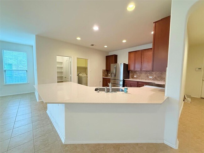 Building Photo - 1140 Yellow Iris Rd