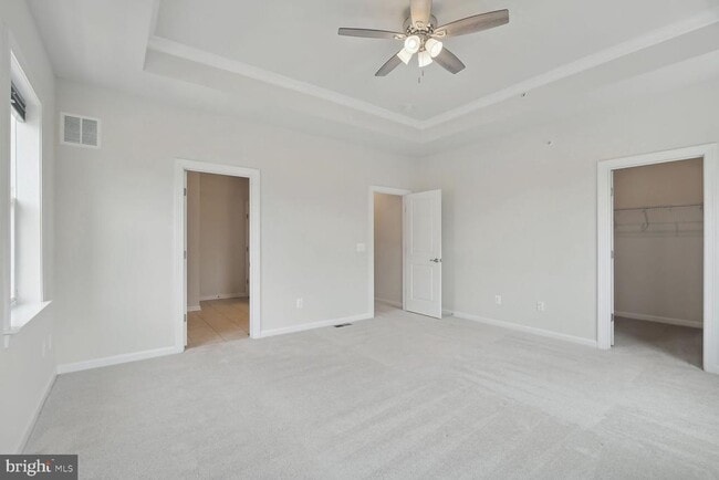 Building Photo - 45117 Kincora Dr
