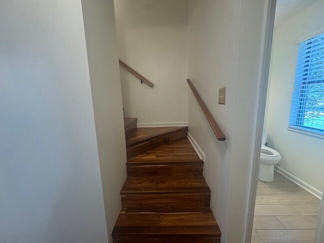 Building Photo - 625 Shadywood Ln