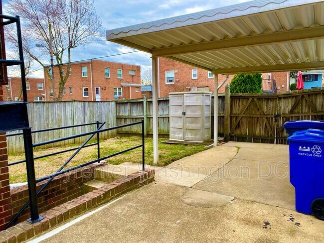 Building Photo - 5514 Chillum Pl NE
