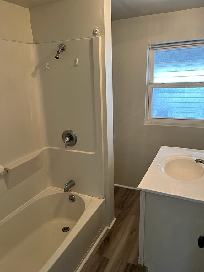 Building Photo - 1000 Walnut St