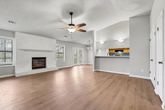 Building Photo - 3 Bed • 2 Bath • Valley View School District