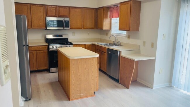 Building Photo - 6615 Buskin Ln