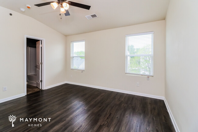 Building Photo - End-Unit 3-Bedroom Townhome