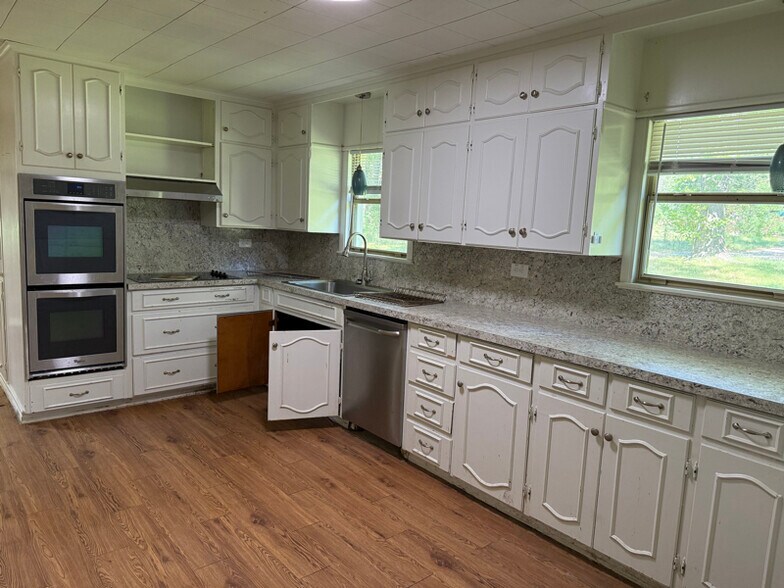 Building Photo - 609 Lane Dr