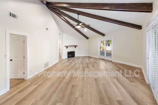 Building Photo - 286 Cushing Dr