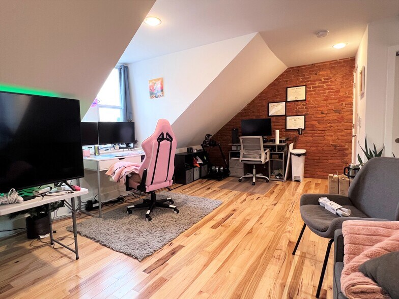 Building Photo - 725 N 5th St