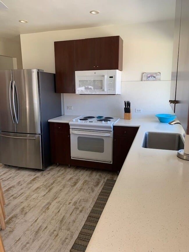 Building Photo - Charming Island Retreat – 3BR/2BA Home A B...
