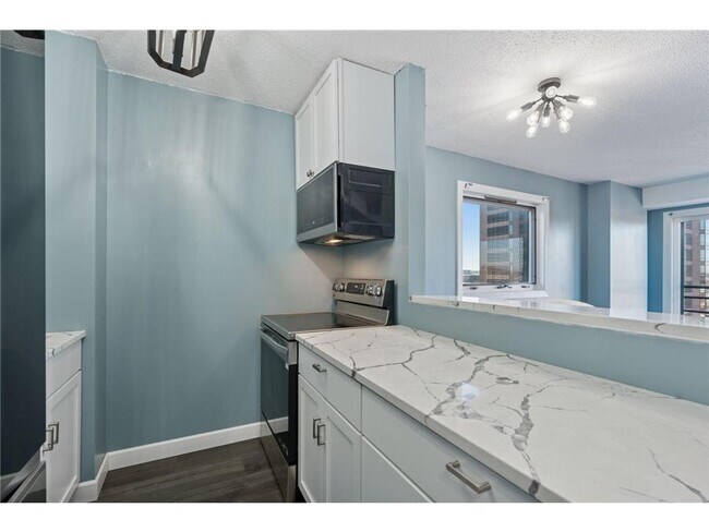 Building Photo - 66 9th St E